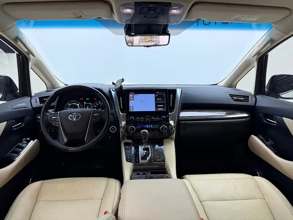 Toyota Alphard — фото 9
