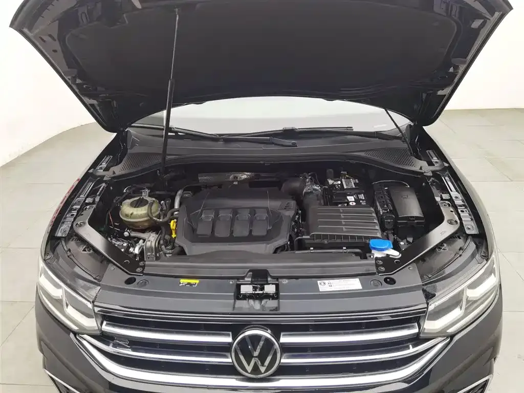 Volkswagen Tiguan L — фото 6