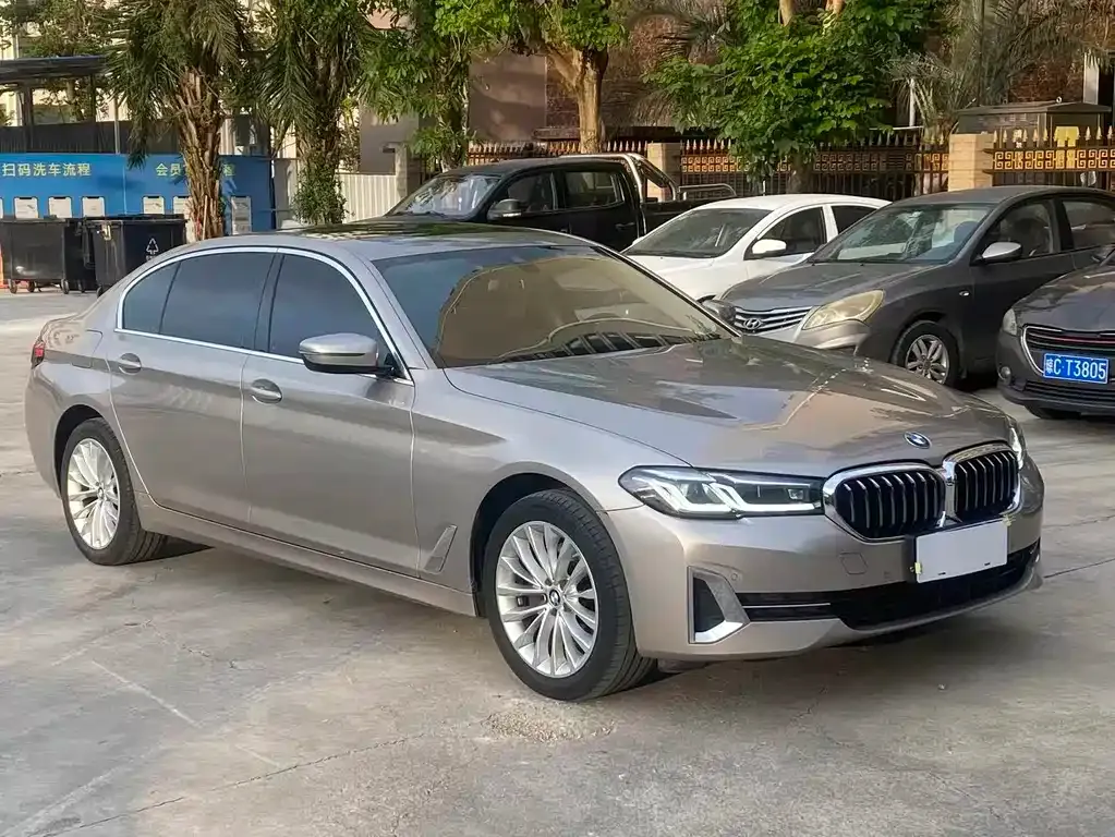 BMW 5 Series — фото 1
