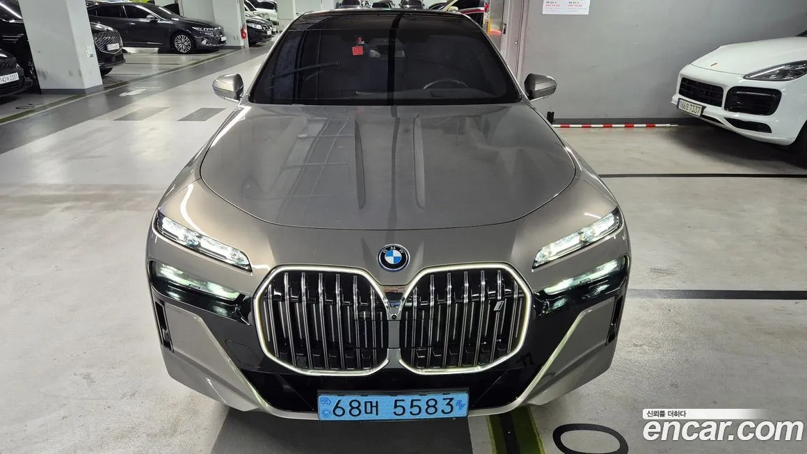 BMW i7 — фото 1