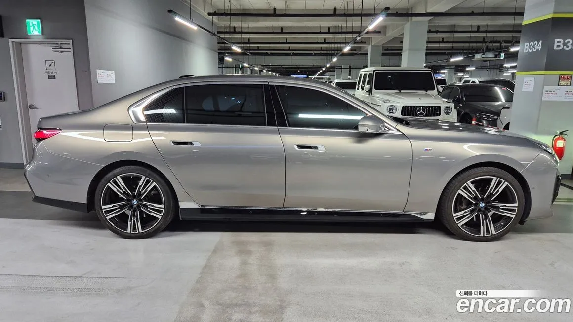 BMW i7 — фото 4