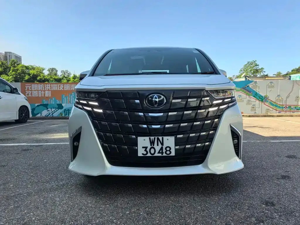 Toyota Alphard — фото 2
