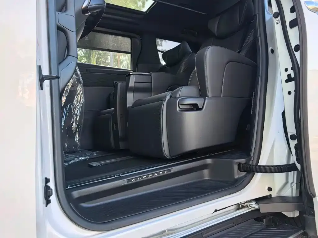 Toyota Alphard — фото 7