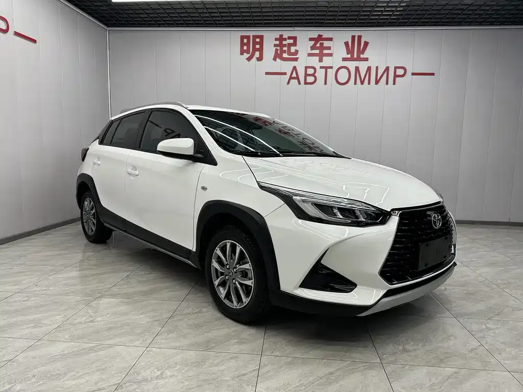 Toyota Yaris L — фото 2
