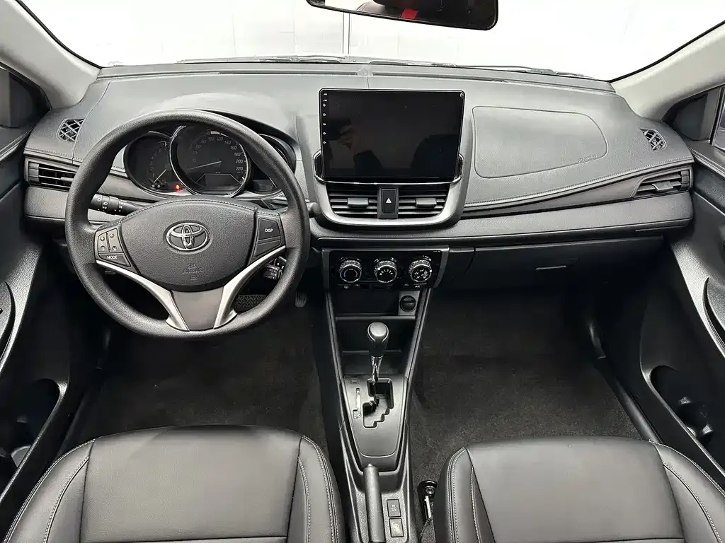 Toyota Yaris L — фото 6