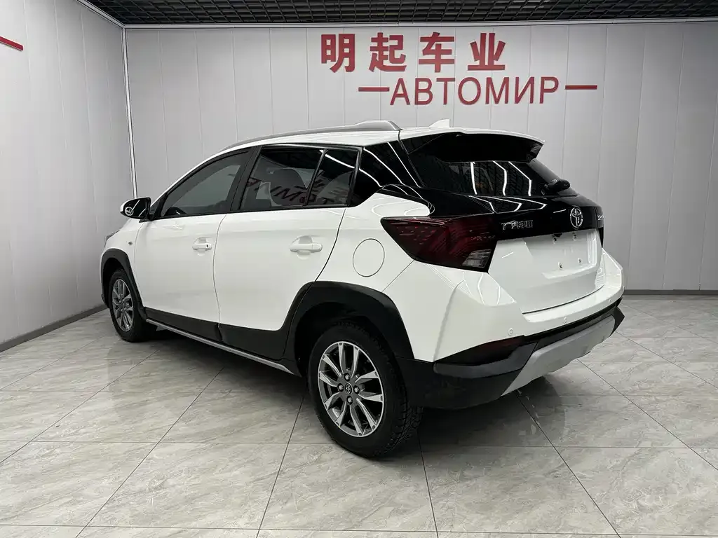 Toyota Yaris L — фото 8