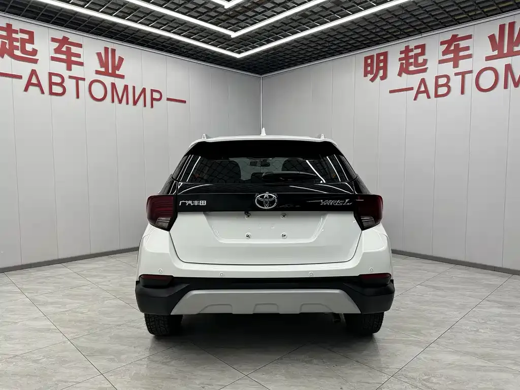 Toyota Yaris L — фото 9
