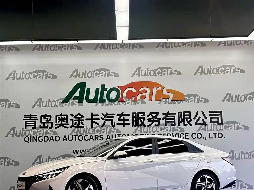 Hyundai Elantra — фото 1