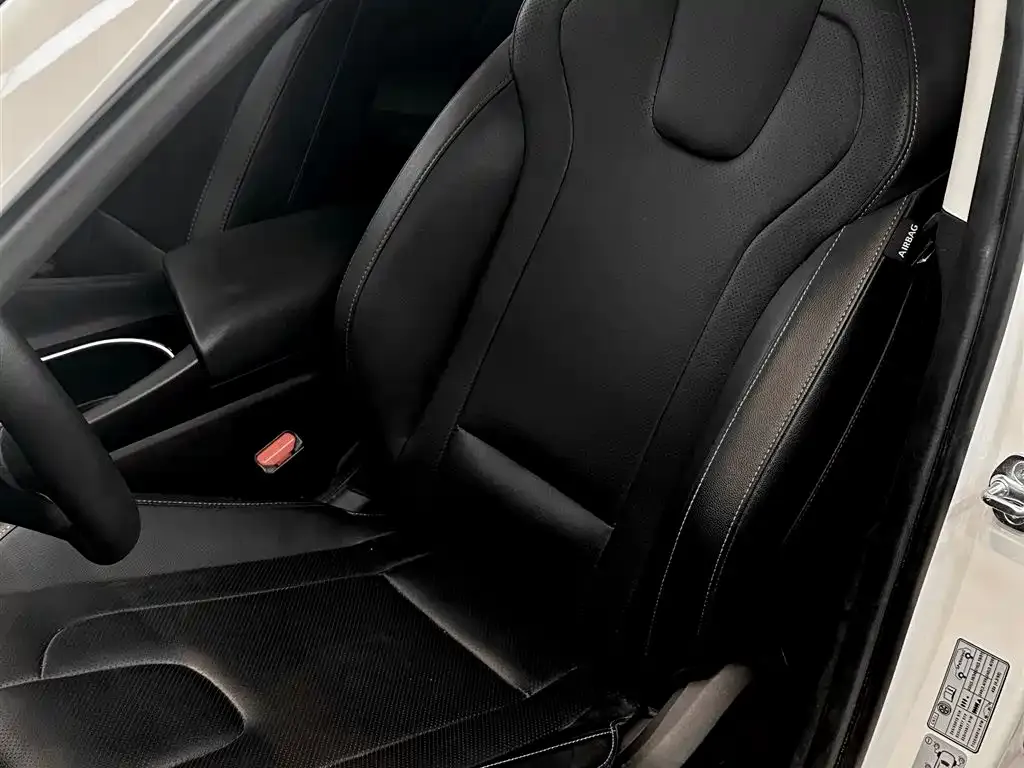 Hyundai Elantra — фото 10