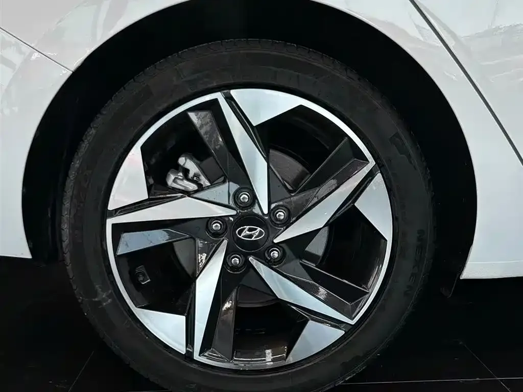 Hyundai Elantra — фото 6