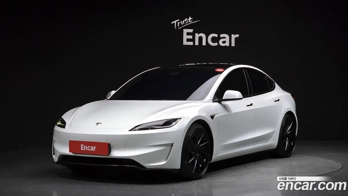 Tesla Model 3 — фото 1