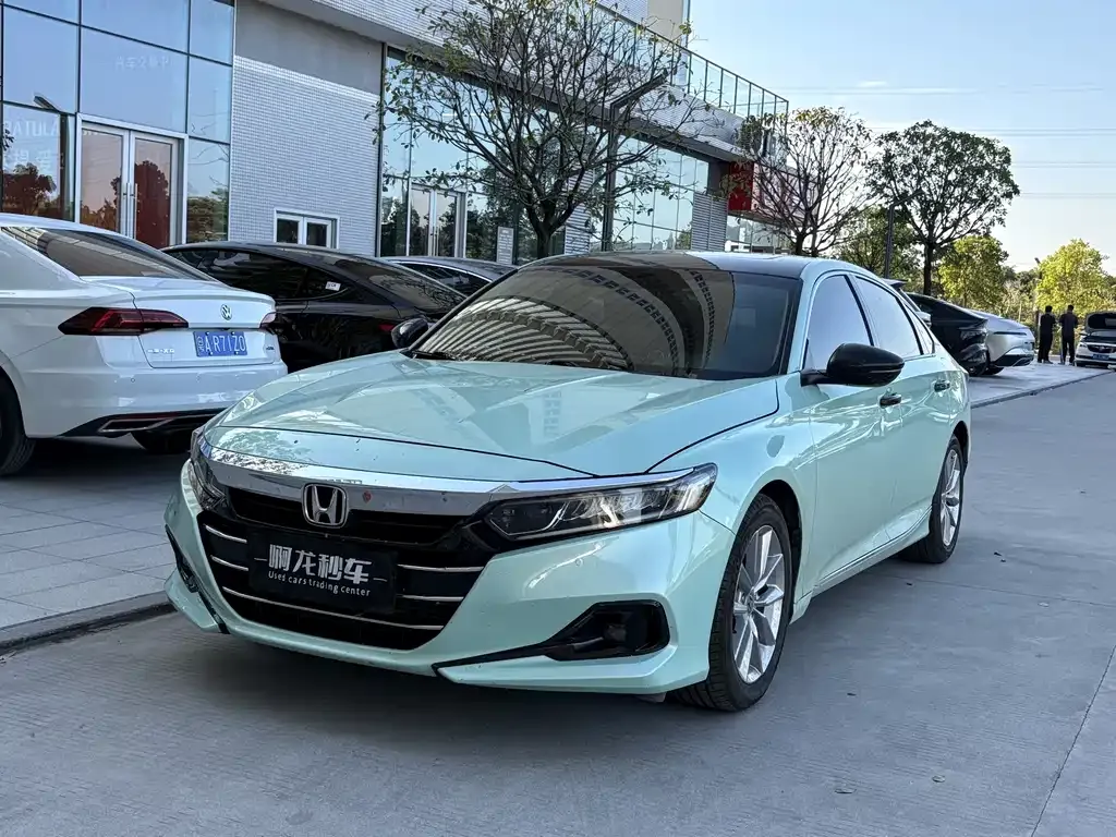 Honda Accord — фото 1