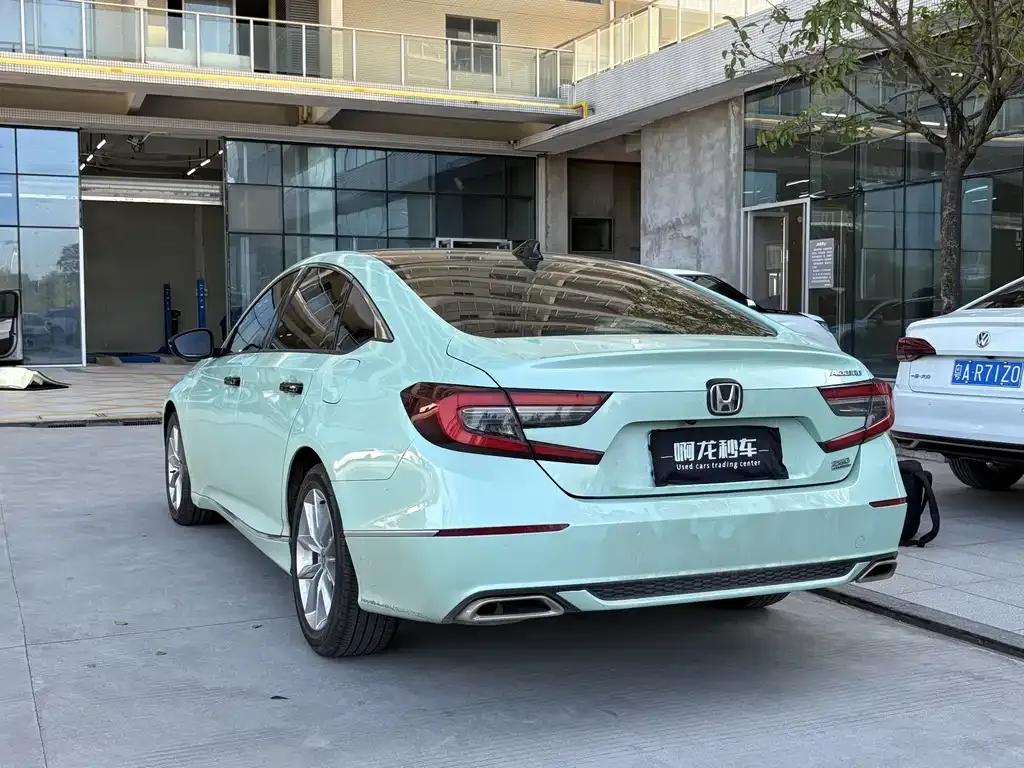Honda Accord — фото 7