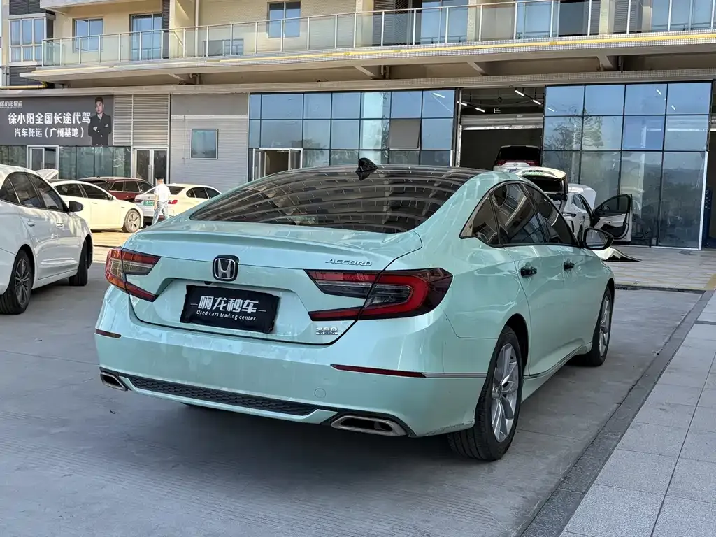Honda Accord — фото 9
