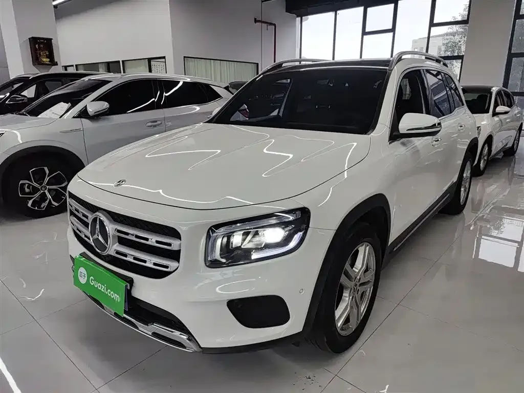 Mercedes-Benz GLB — фото 1