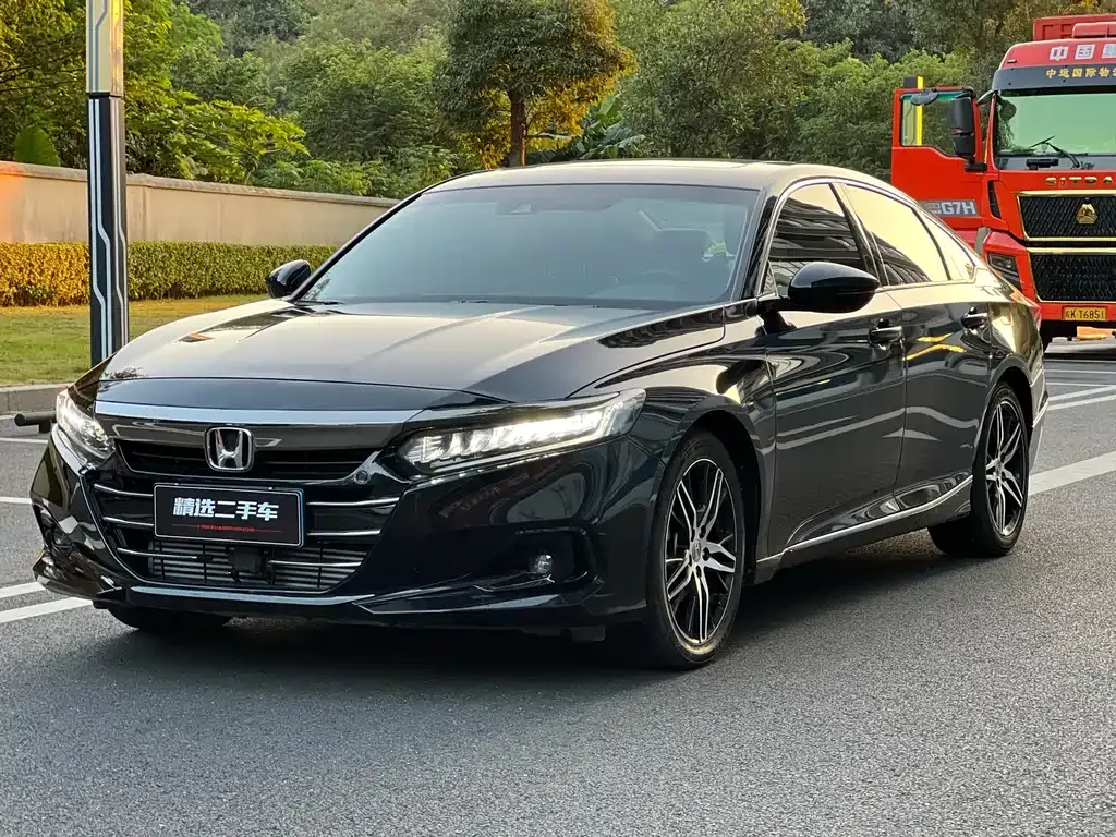 Honda Accord — фото 1