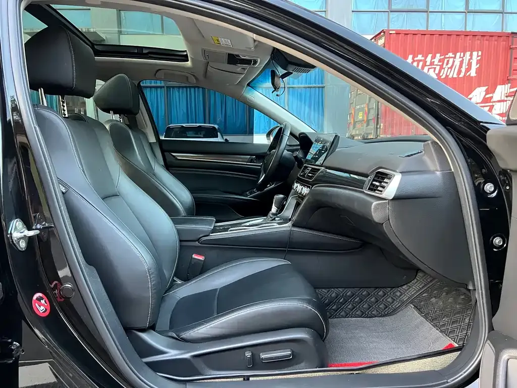 Honda Accord — фото 10