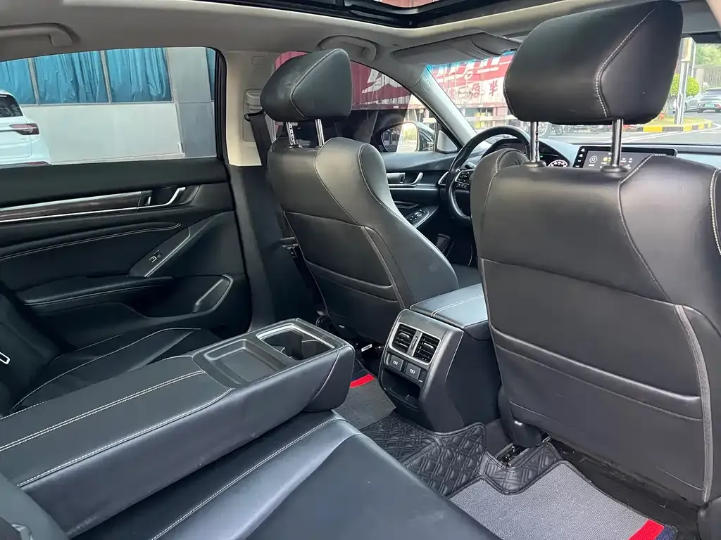 Honda Accord — фото 9