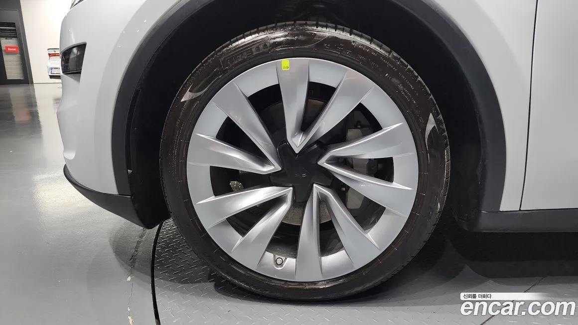 Tesla Model Y — фото 5