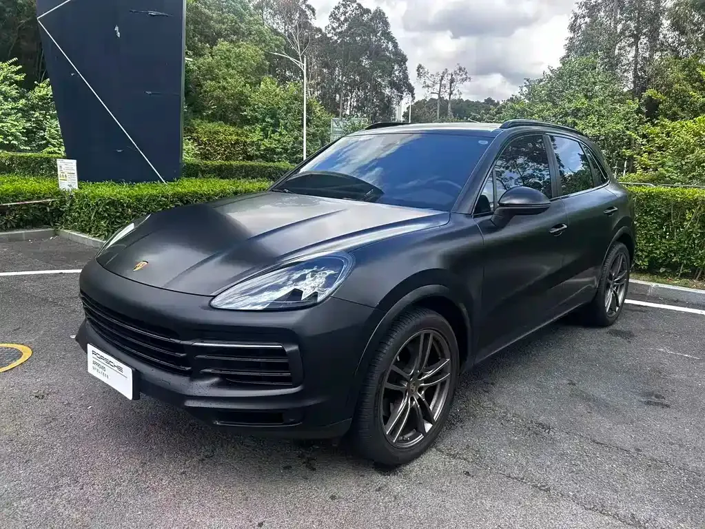 Porsche Cayenne — фото 1