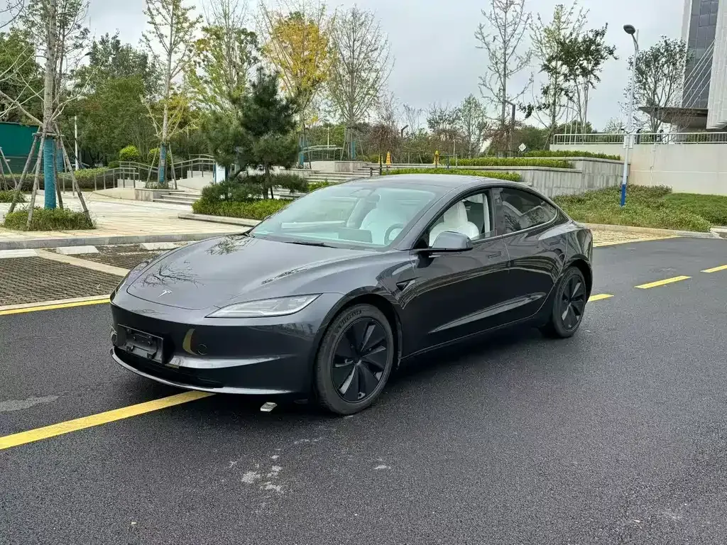 Tesla Model 3 — фото 1