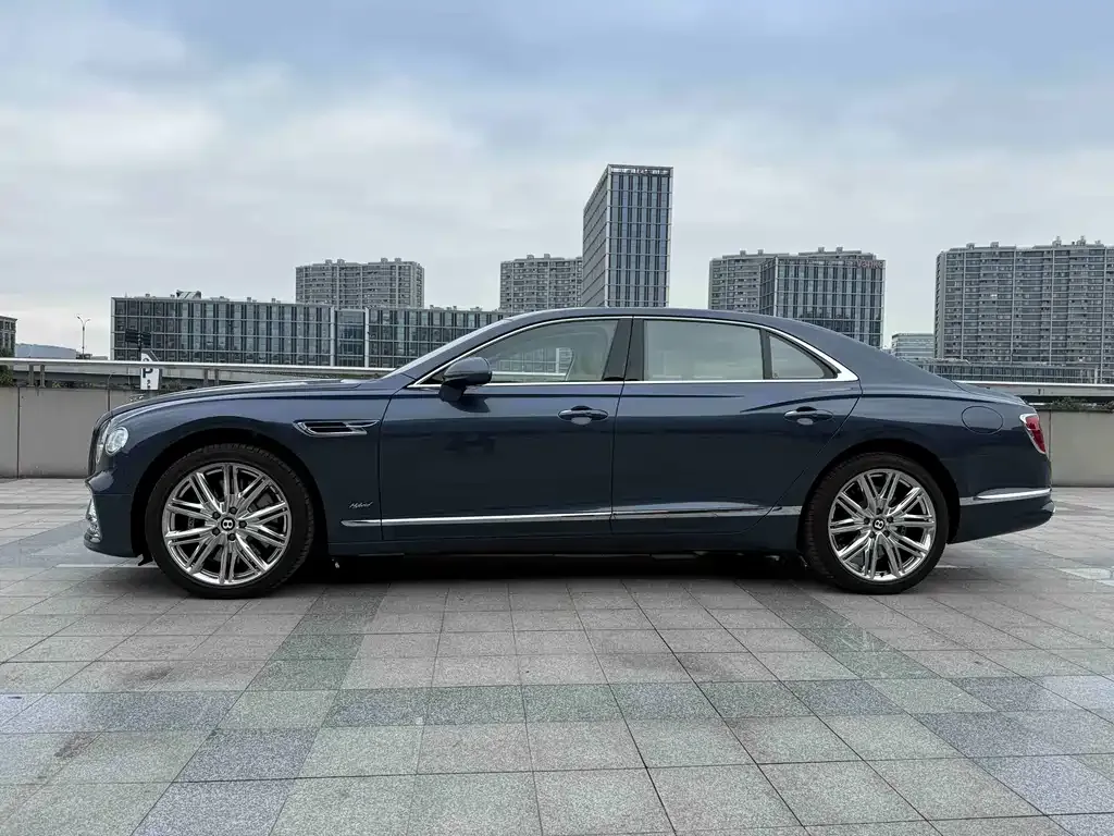 Bentley Flying Spur PHEV — фото 3
