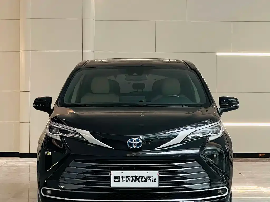 Toyota Sienna — фото 2