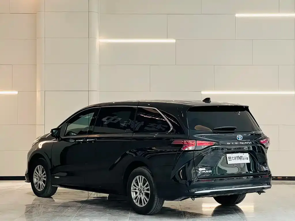 Toyota Sienna — фото 4