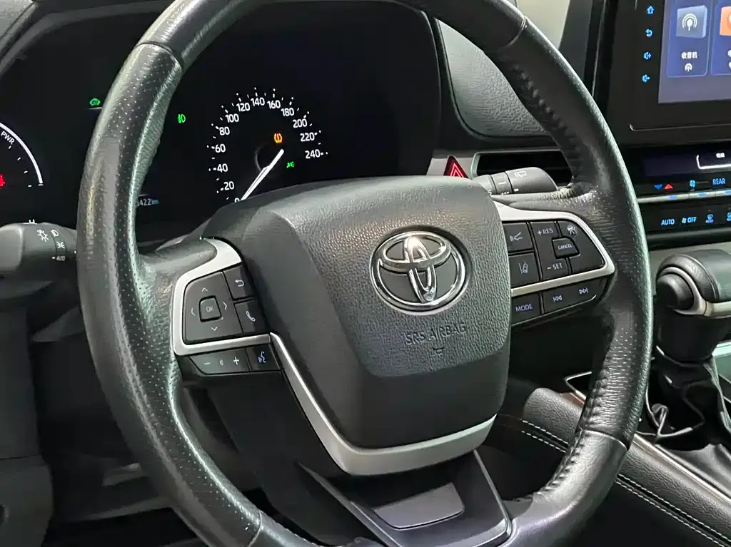 Toyota Sienna — фото 6