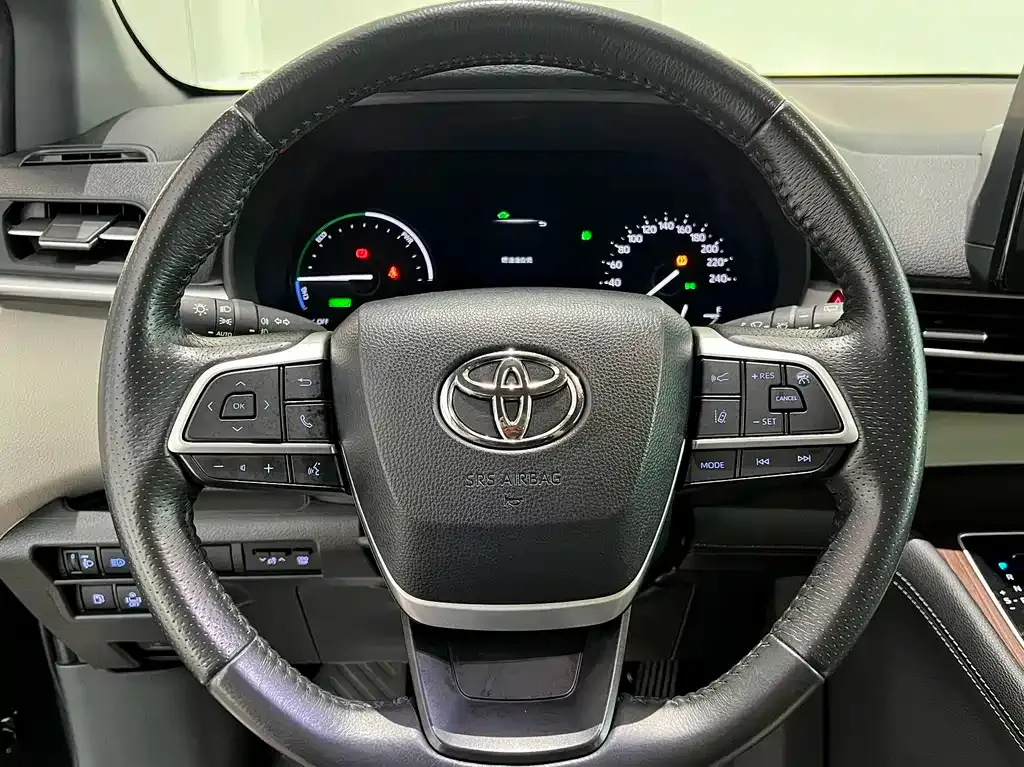 Toyota Sienna — фото 8