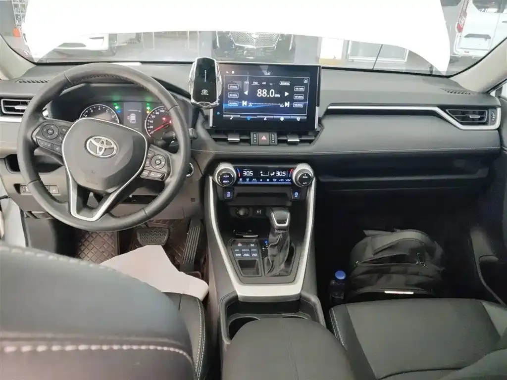 Toyota Wildlander — фото 10