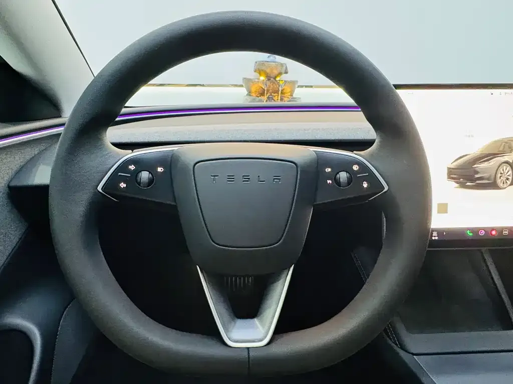 Tesla Model 3 — фото 7