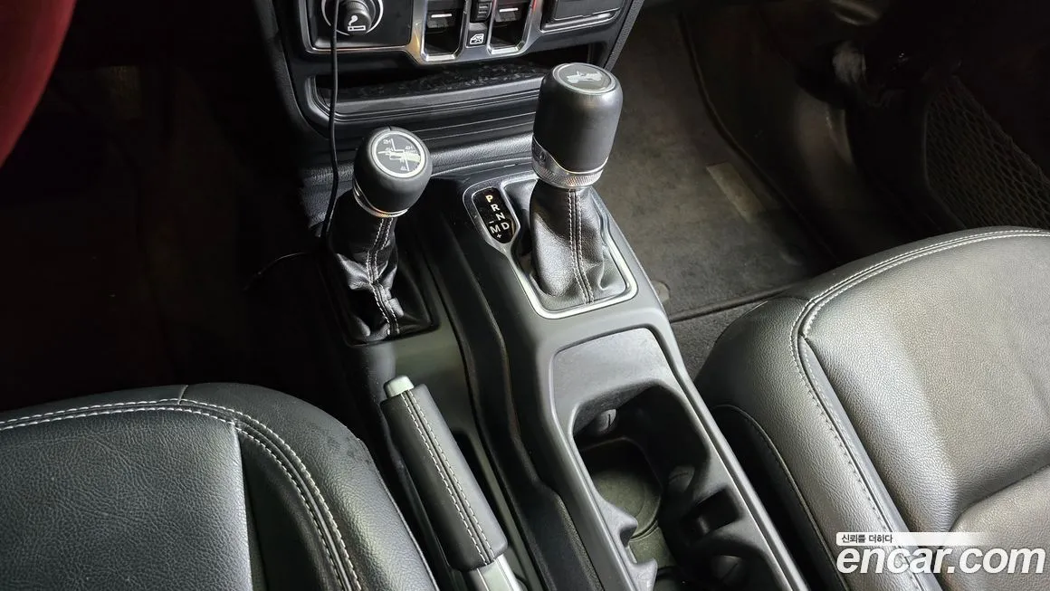 Jeep Wrangler — фото 9