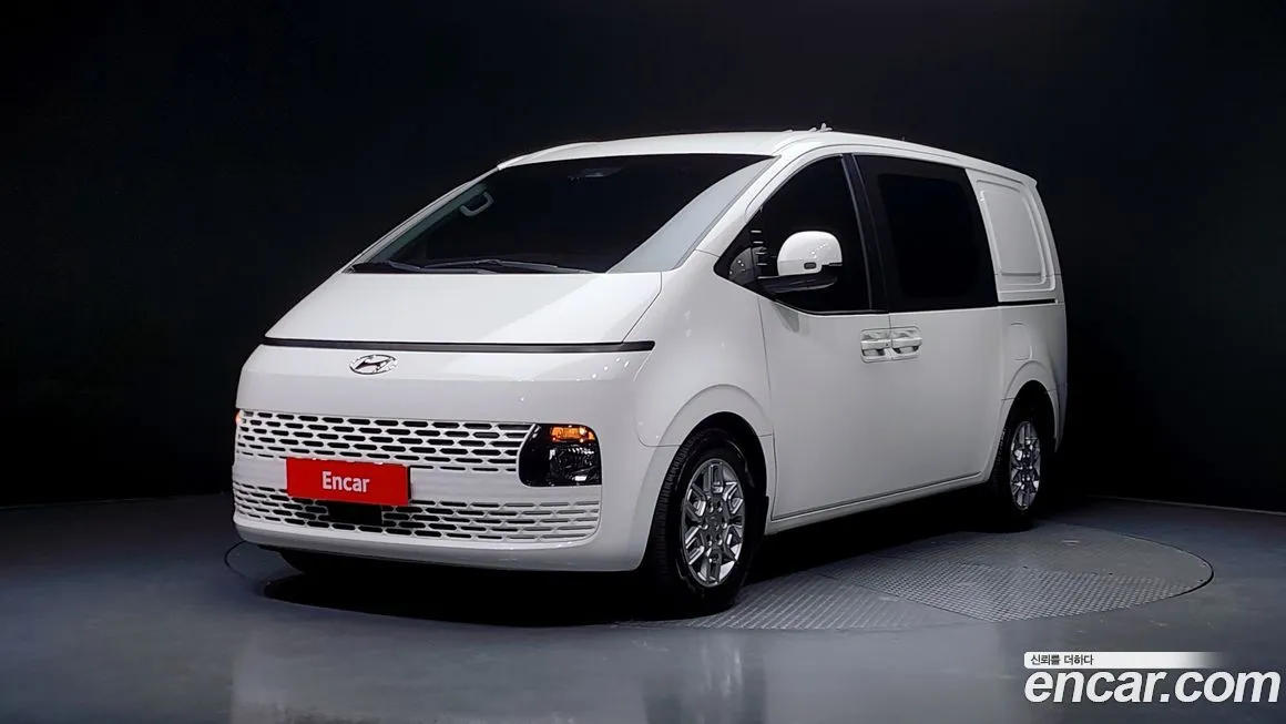 Hyundai Staria — фото 1