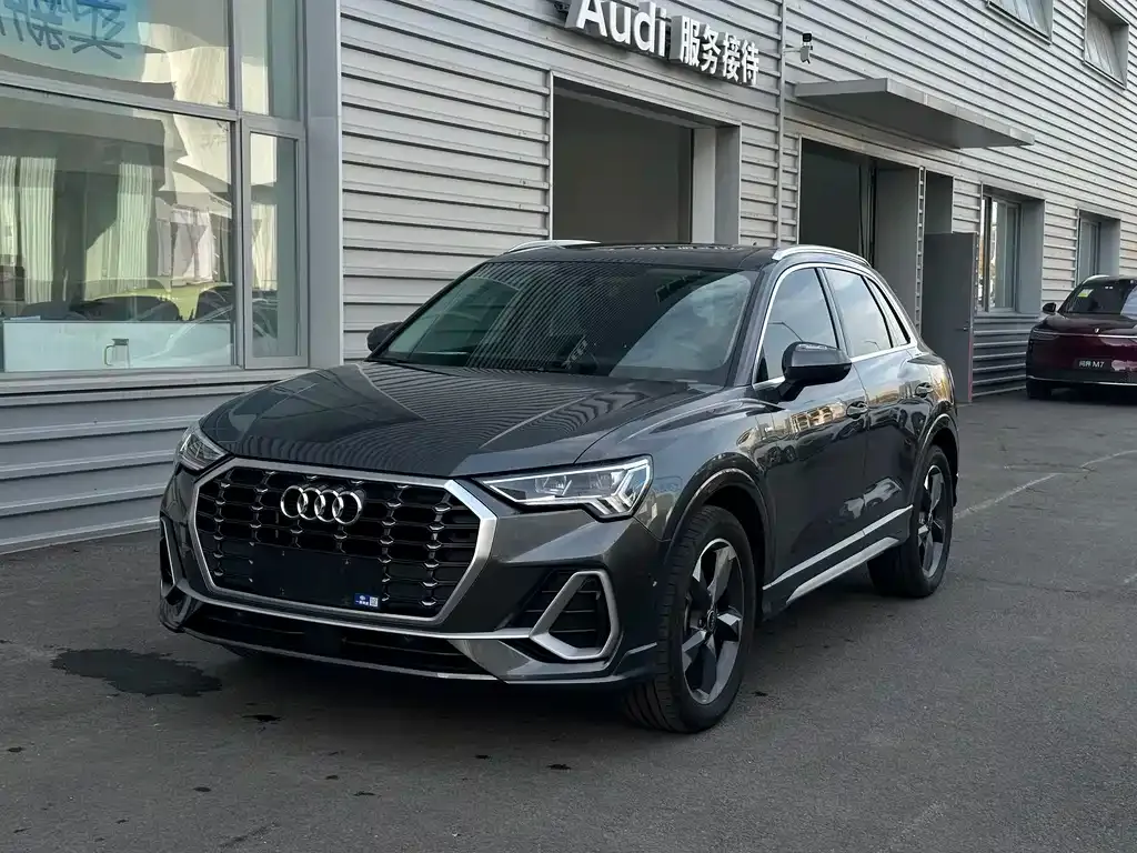 Audi Q3 — фото 1