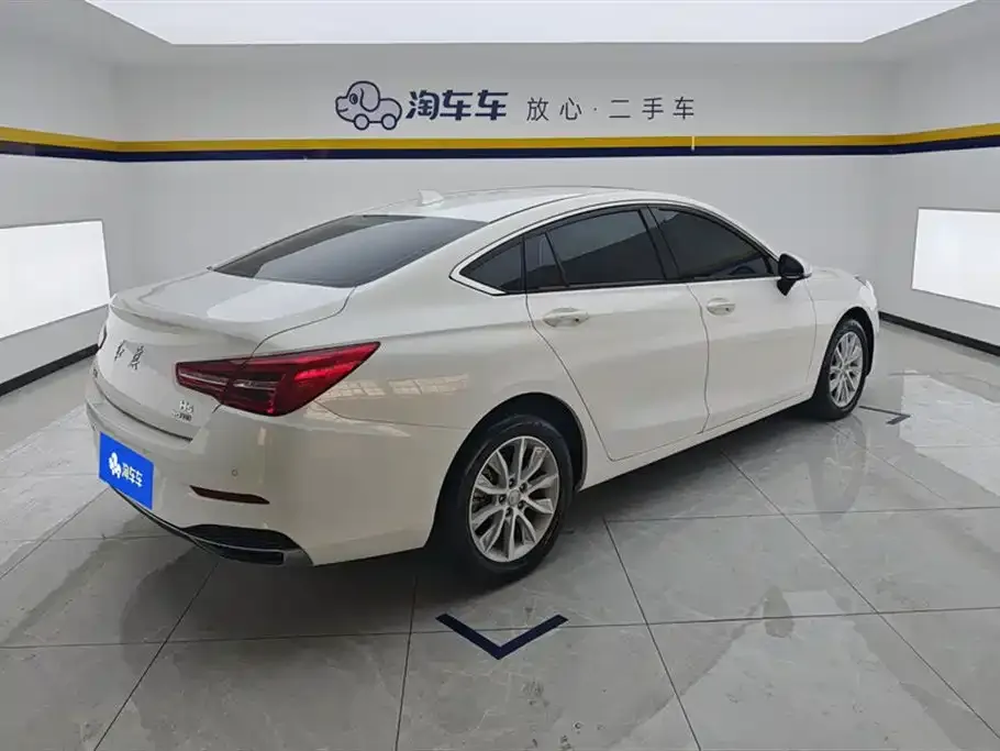 Hongqi H5 — фото 3