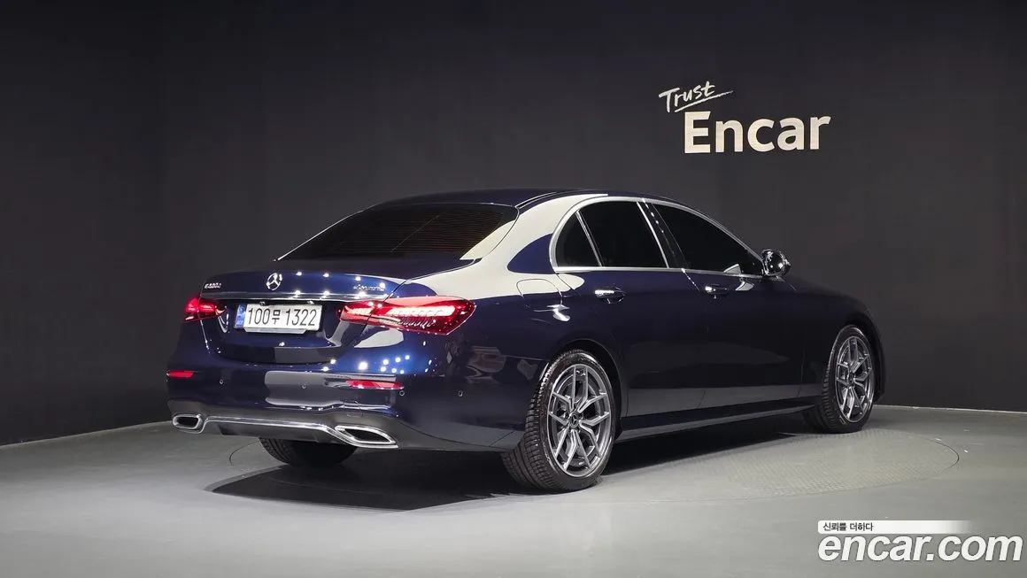 Mercedes-Benz E-Class — фото 2