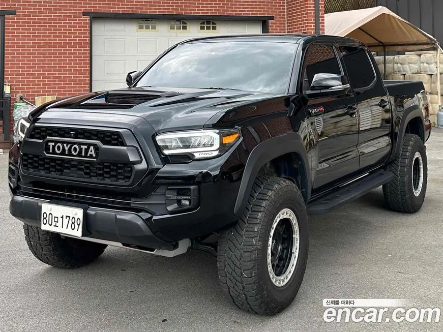 Toyota Tacoma — фото 1