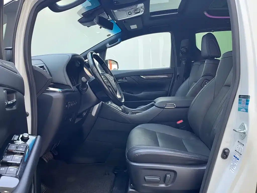 Toyota Alphard — фото 4