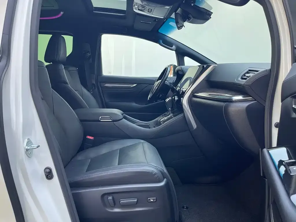 Toyota Alphard — фото 6