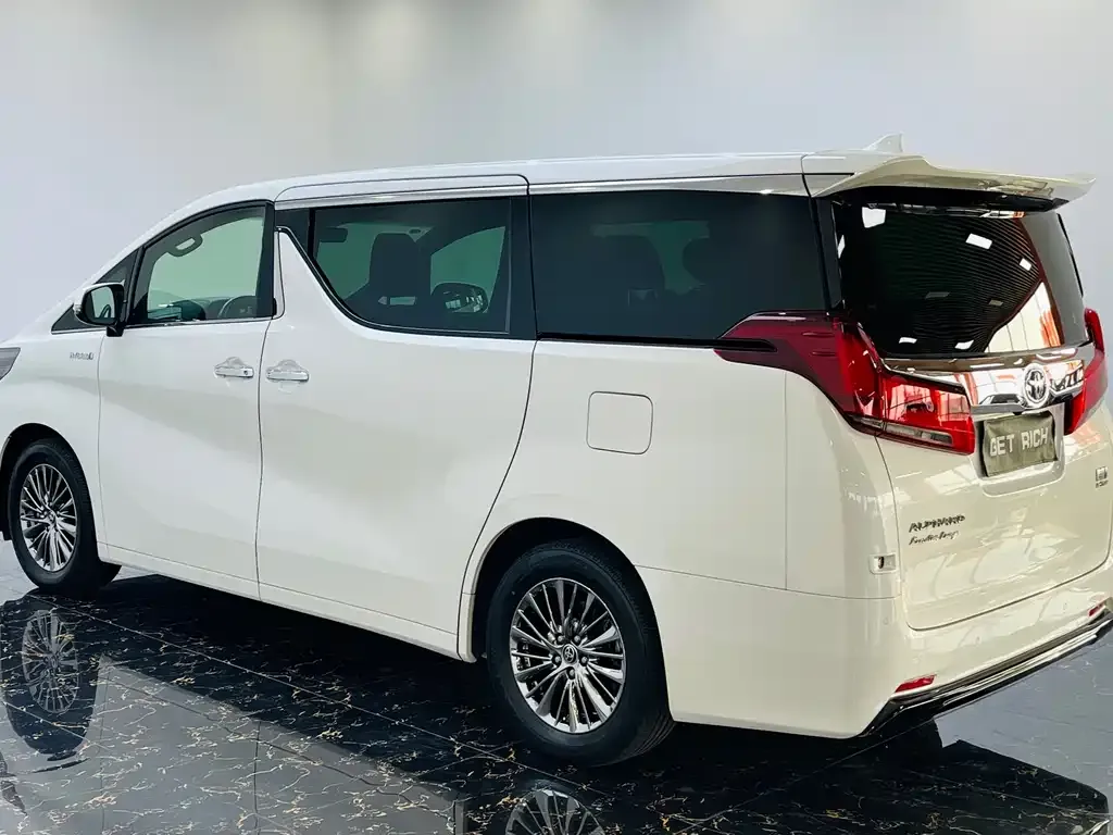 Toyota Alphard — фото 7