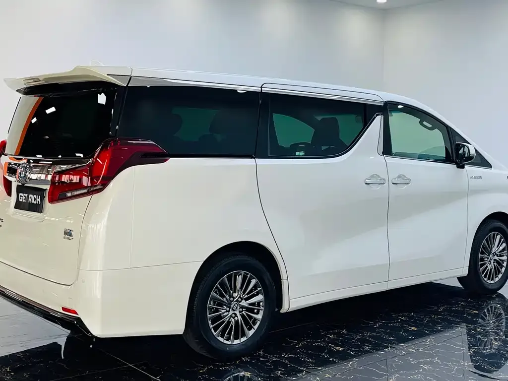 Toyota Alphard — фото 9