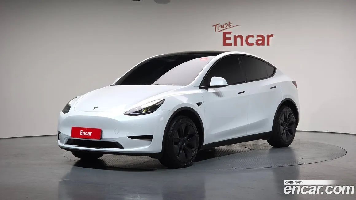 Tesla Model Y — фото 1