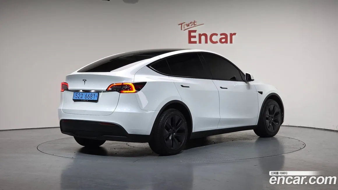 Tesla Model Y — фото 2