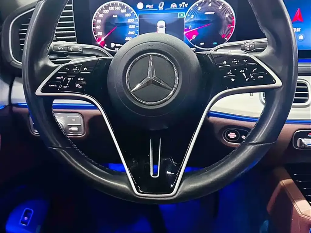 Mercedes-Benz GLS — фото 3