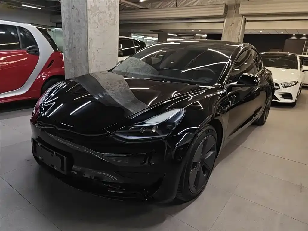 Tesla Model 3 — фото 1