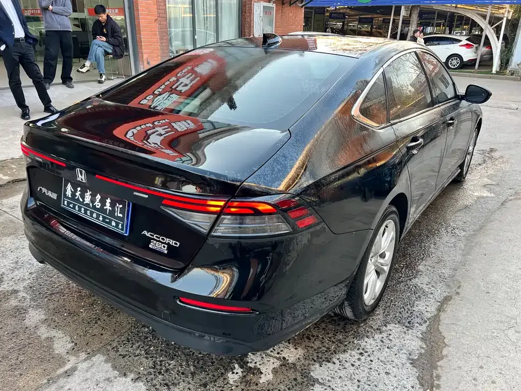 Honda Accord — фото 10