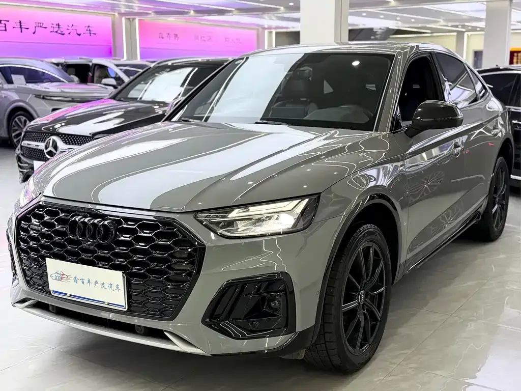 Audi Q5L Sportback — фото 1