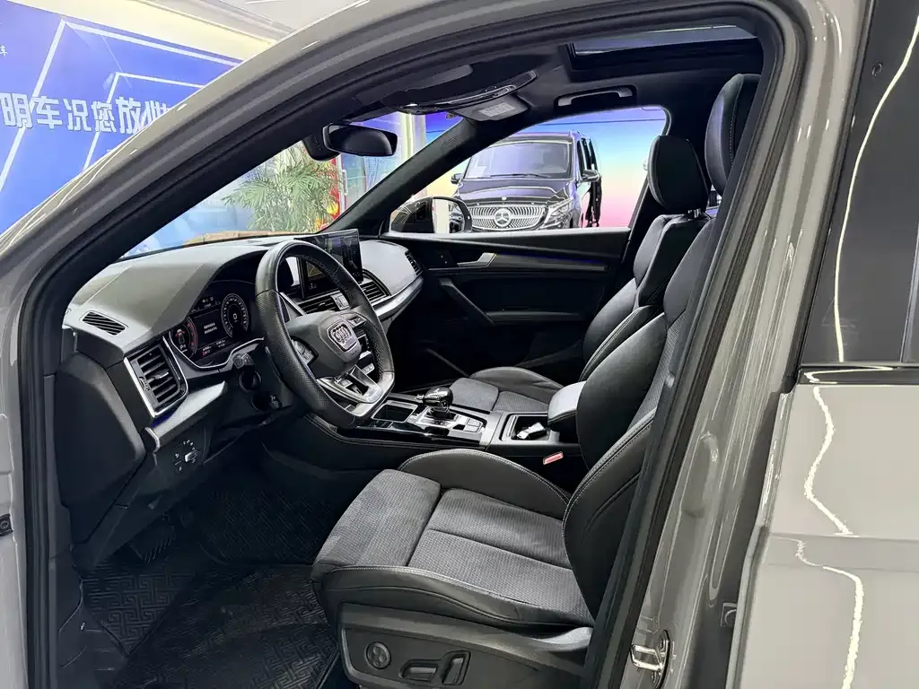 Audi Q5L Sportback — фото 4