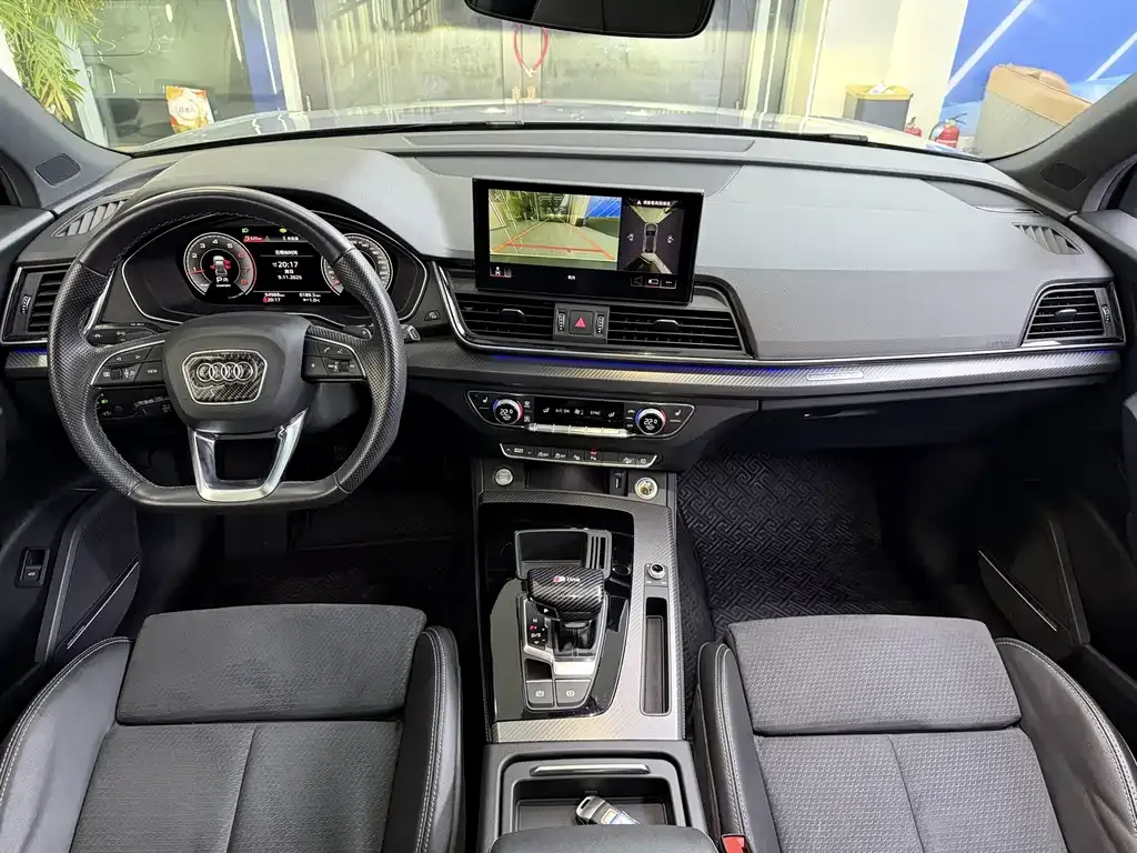 Audi Q5L Sportback — фото 5
